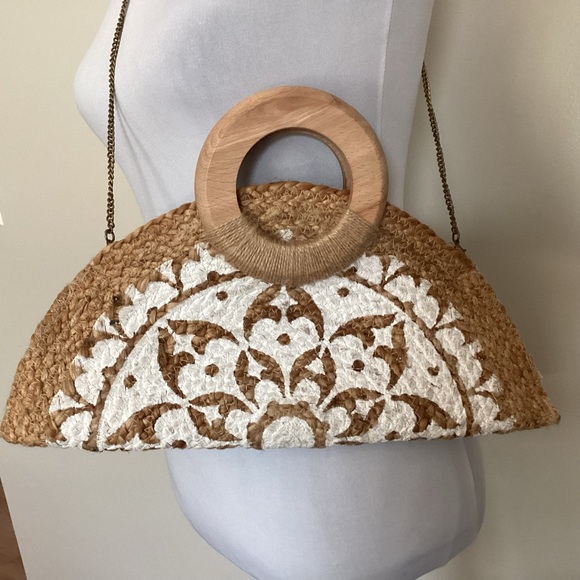 Antik Craft Straw Pia “Taco” Crescent Shape Crossbody Bag - Picture 2 of 7